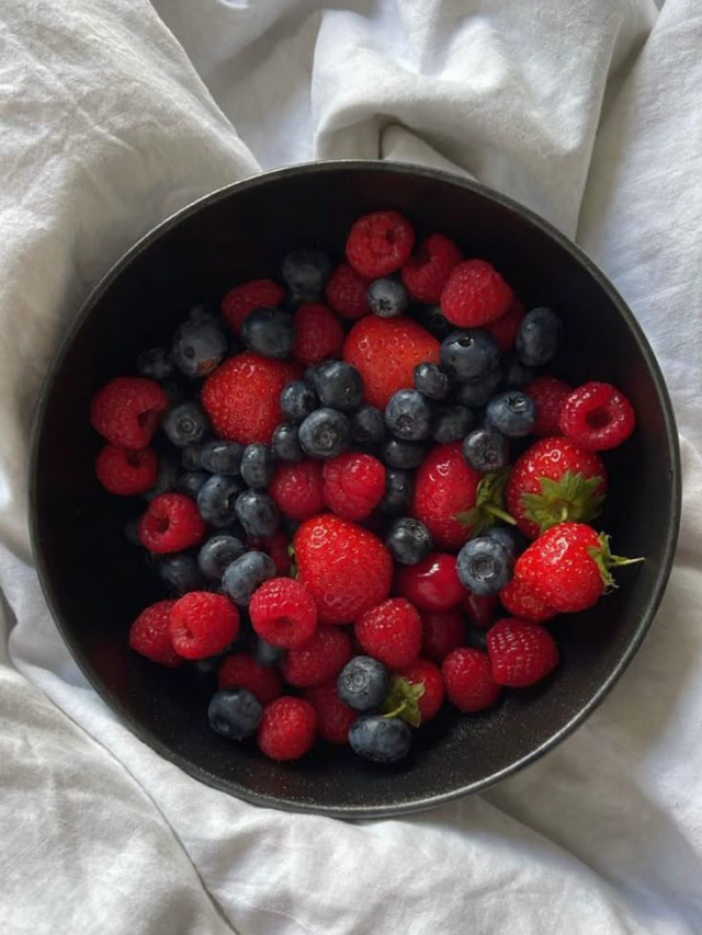 Is blueberry healthier than Strawberry?