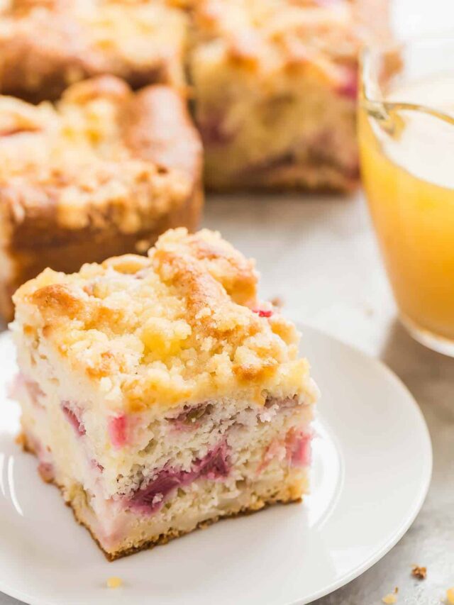Rhubarb cake: A springtime standout that beats apple pie